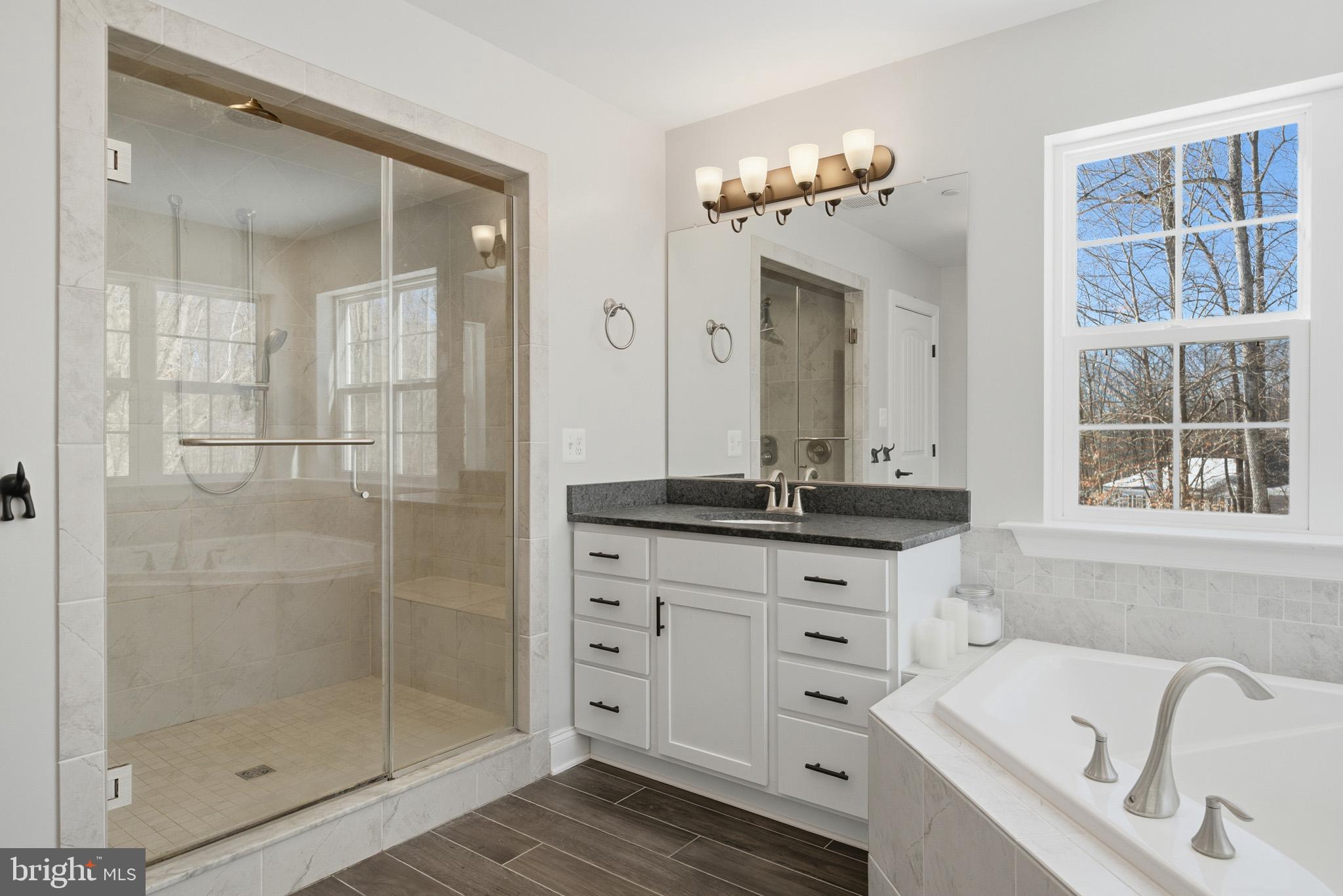 OAKLAND HALL - Residential