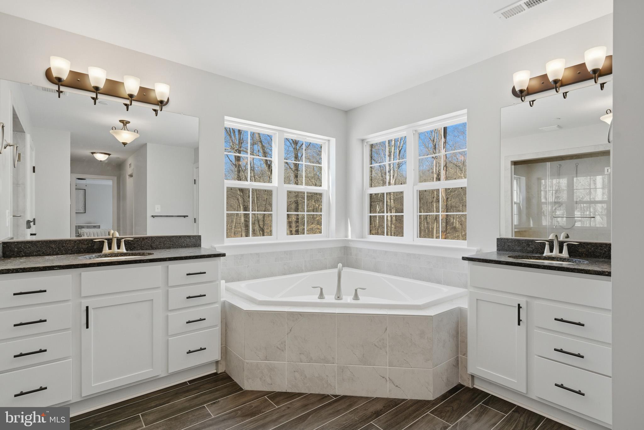 OAKLAND HALL - Residential