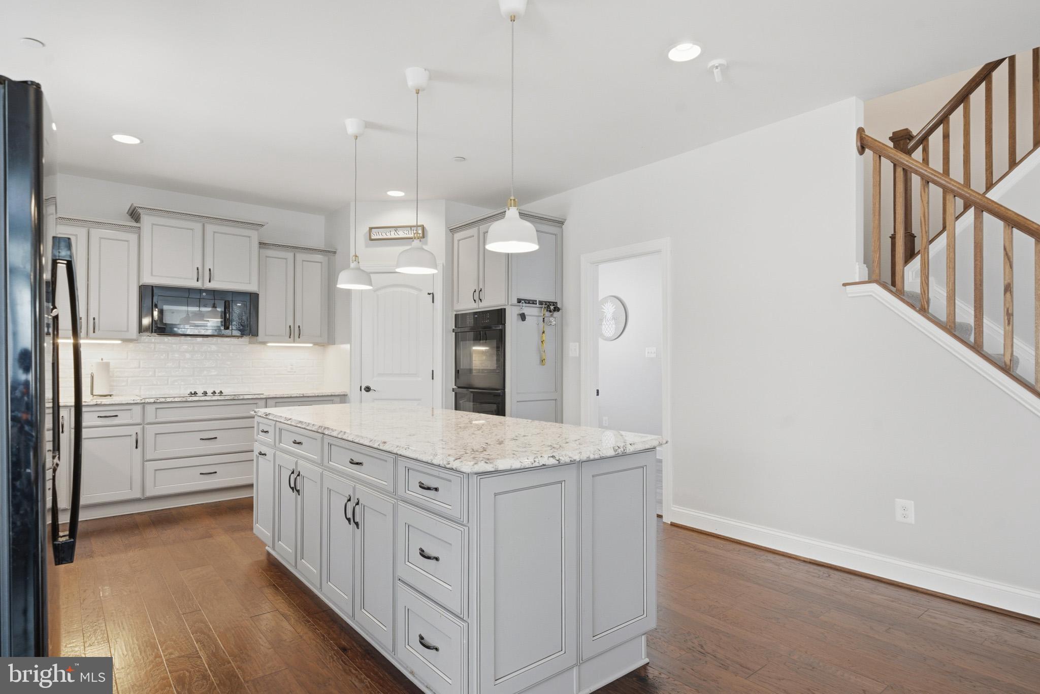 OAKLAND HALL - Residential