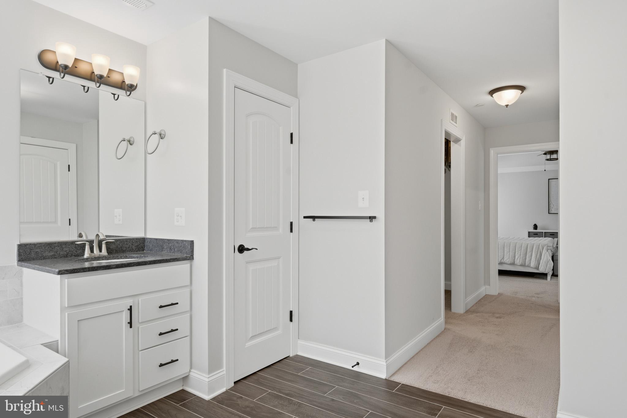 OAKLAND HALL - Residential