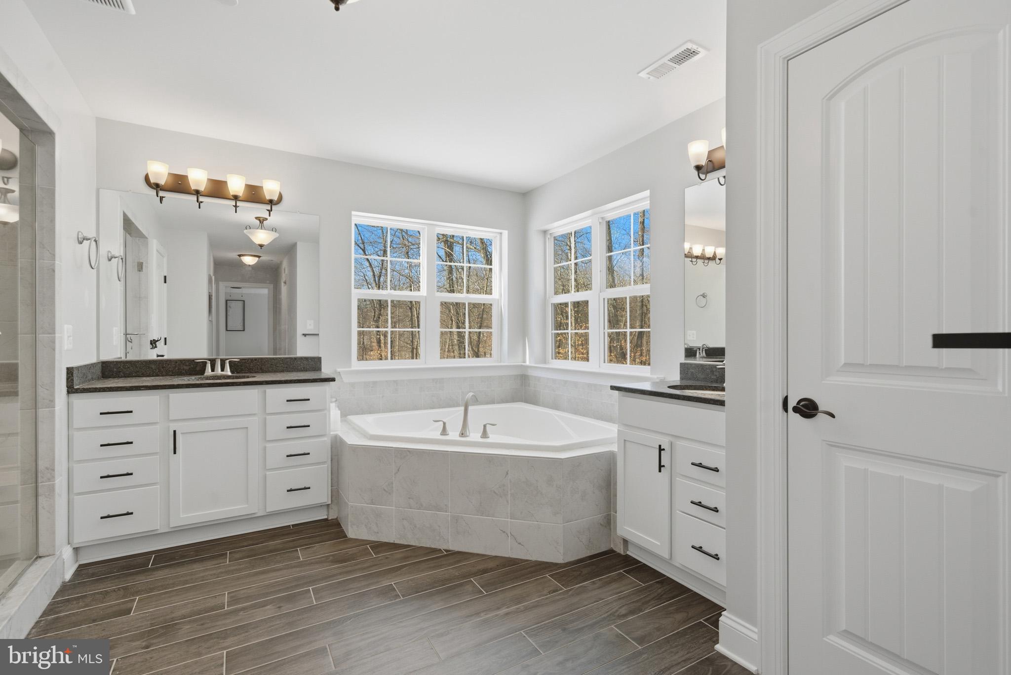 OAKLAND HALL - Residential