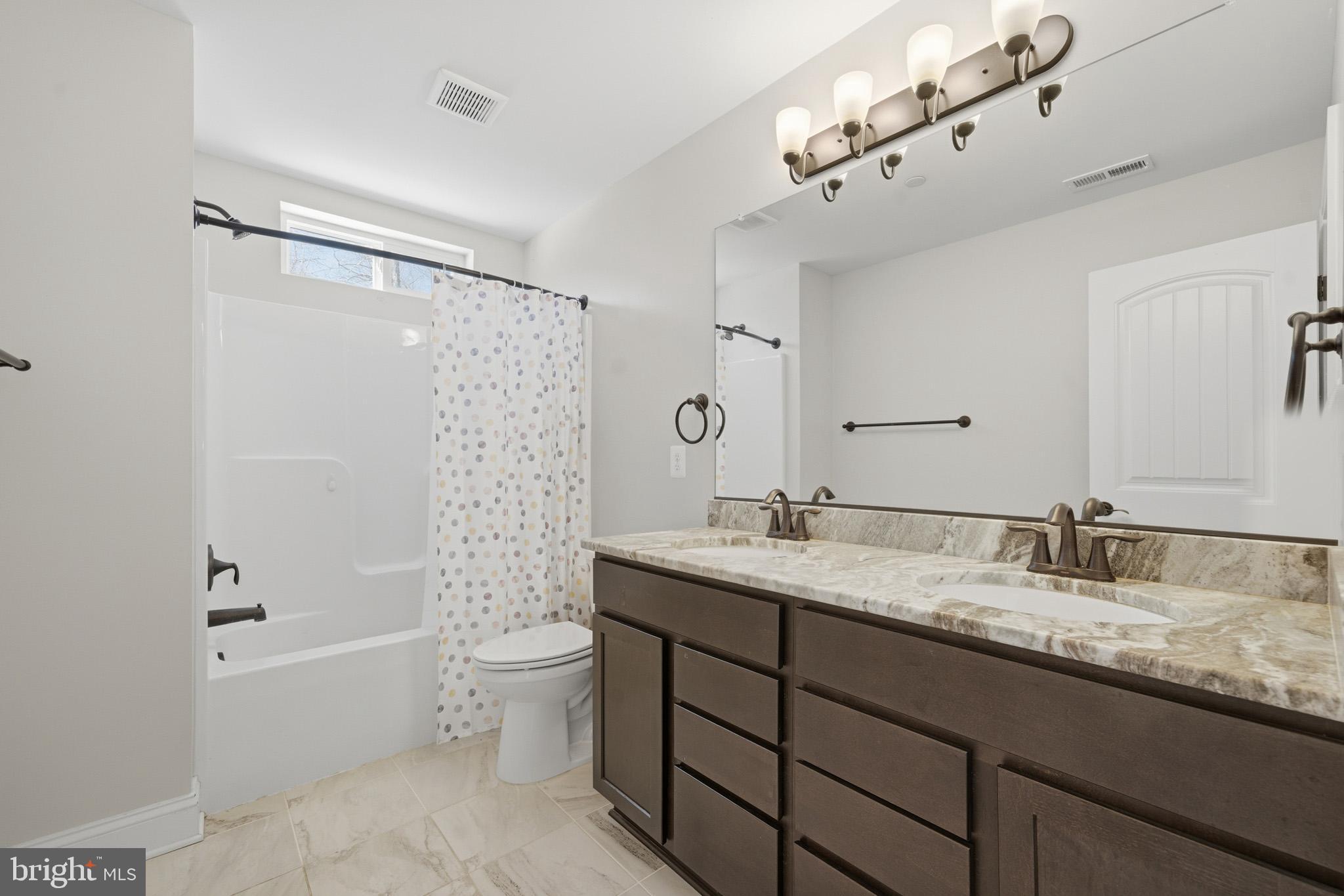 OAKLAND HALL - Residential