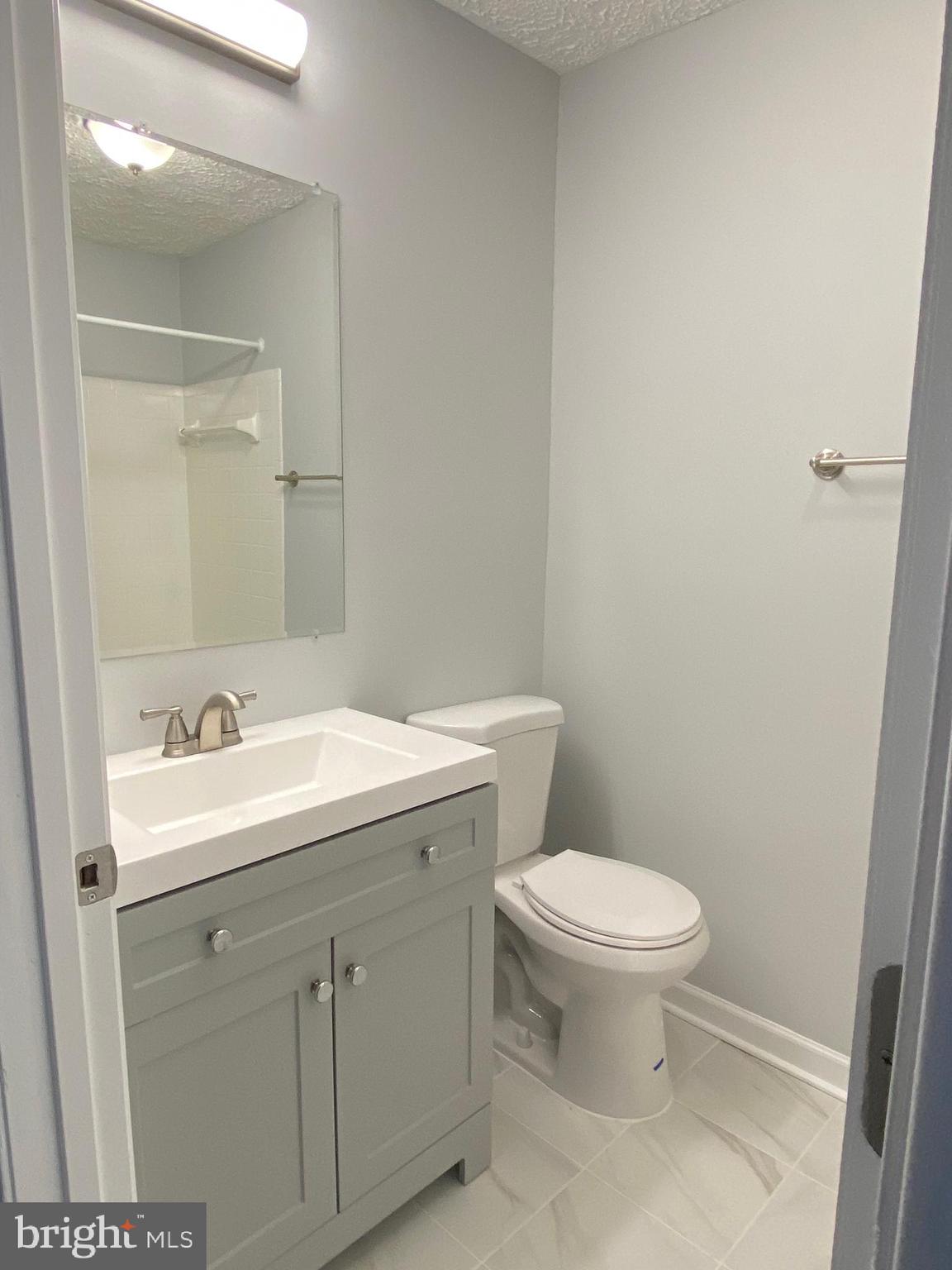 DEEP CREEK COMMONS - Residential Lease