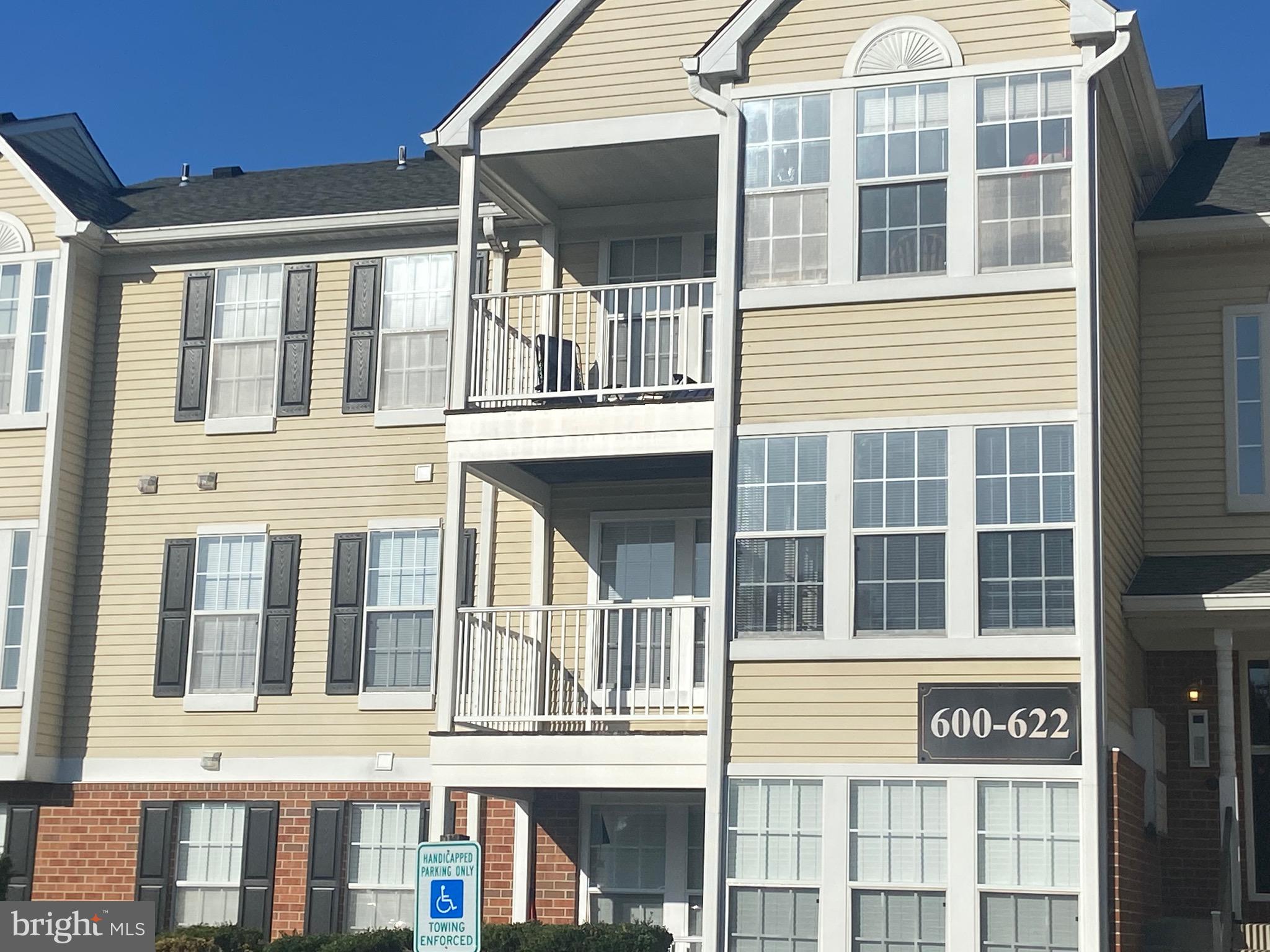 DEEP CREEK COMMONS - Residential Lease