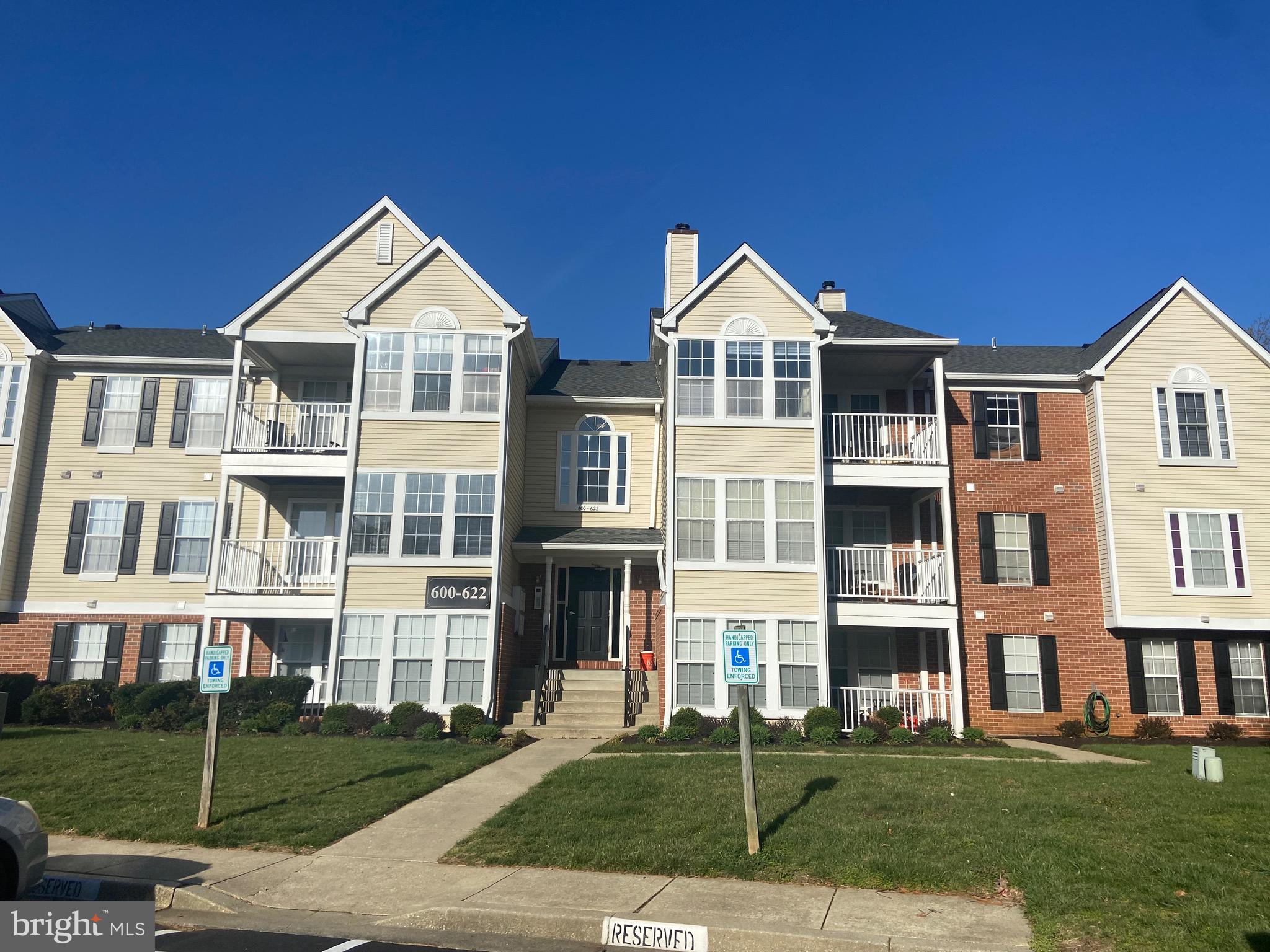 DEEP CREEK COMMONS - Residential Lease