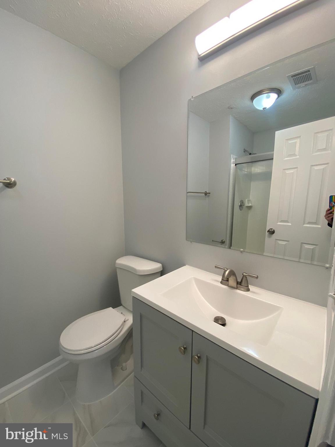 DEEP CREEK COMMONS - Residential Lease