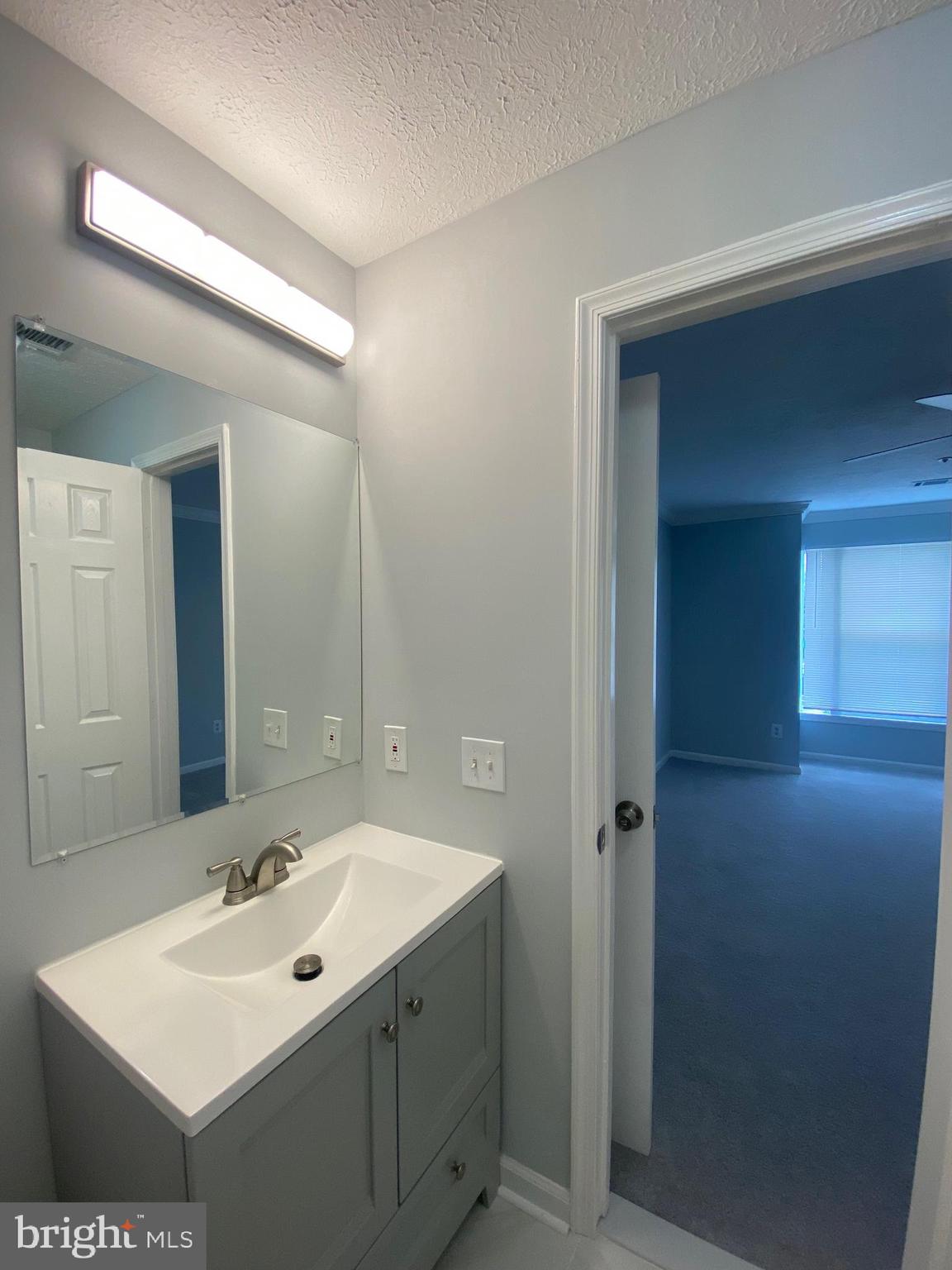 DEEP CREEK COMMONS - Residential Lease