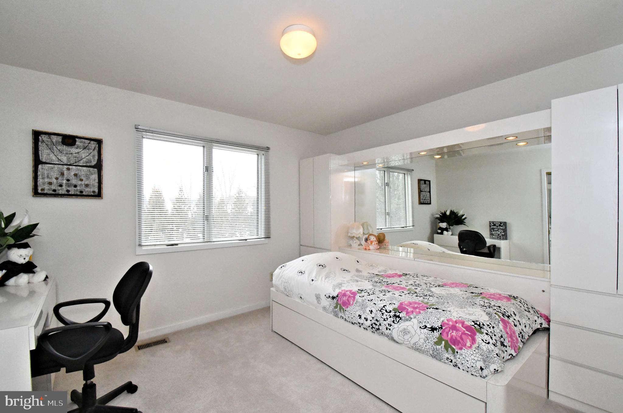 HILLS AT NORTHAMPT - Residential