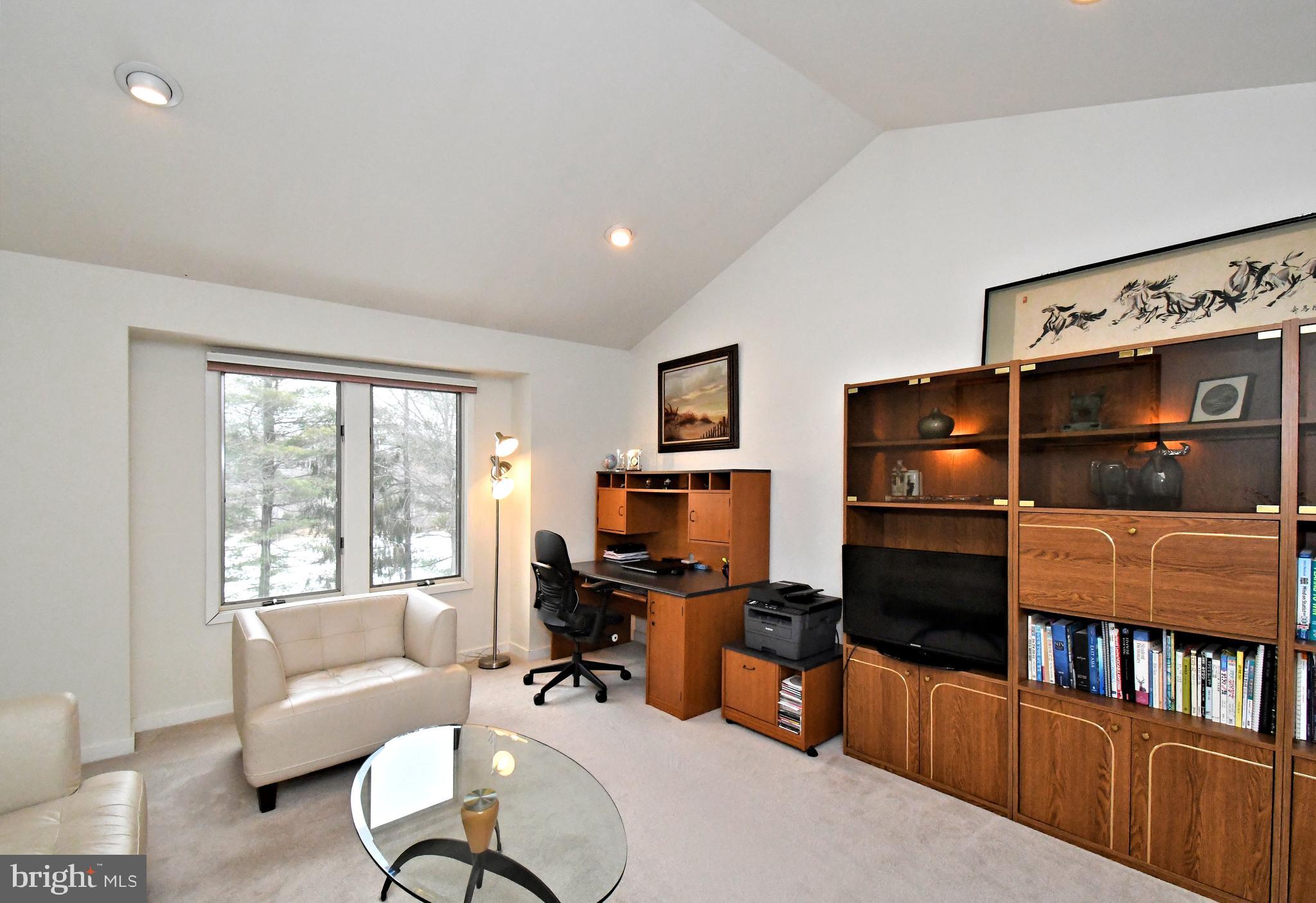 HILLS AT NORTHAMPT - Residential