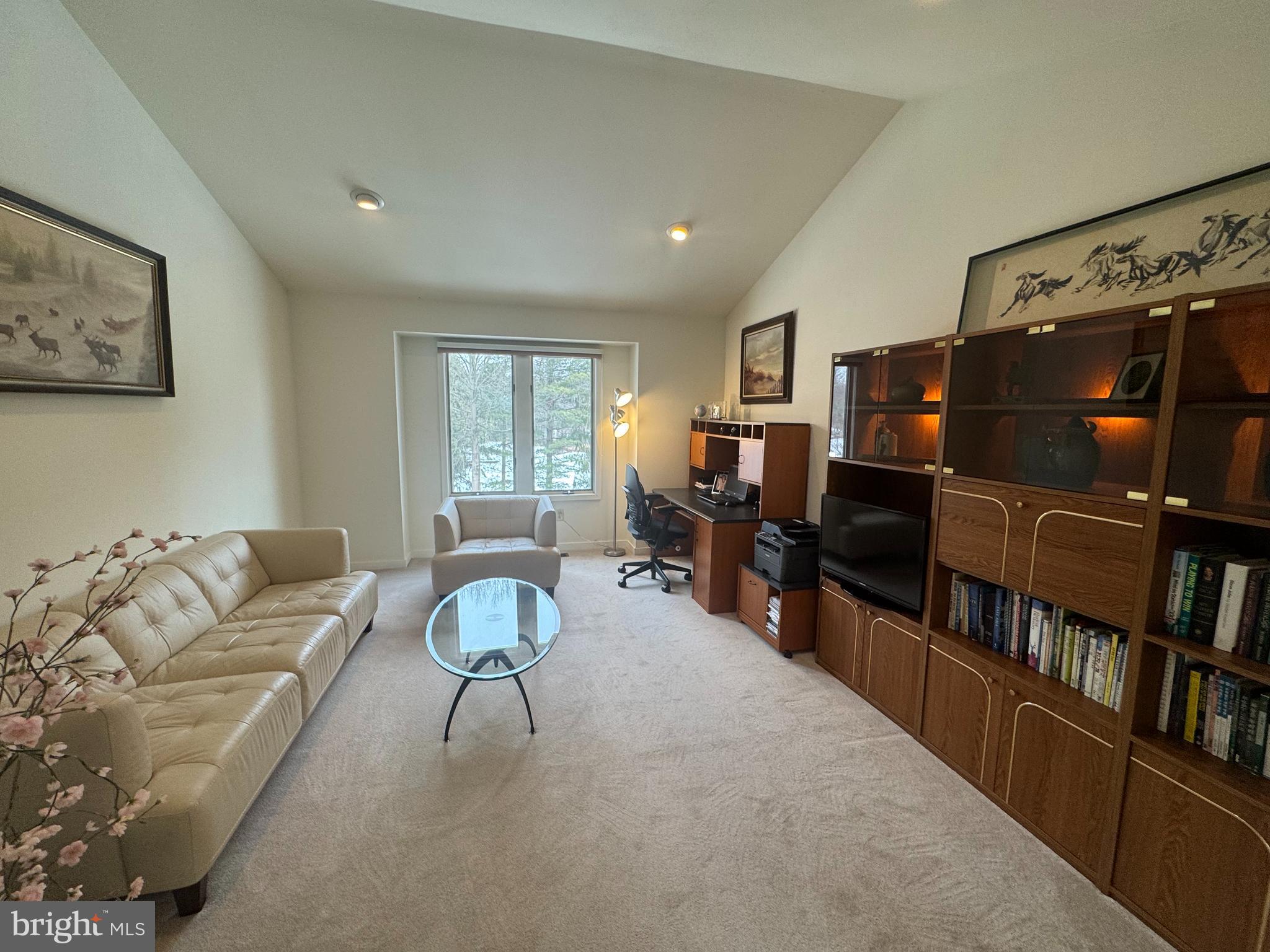 HILLS AT NORTHAMPT - Residential