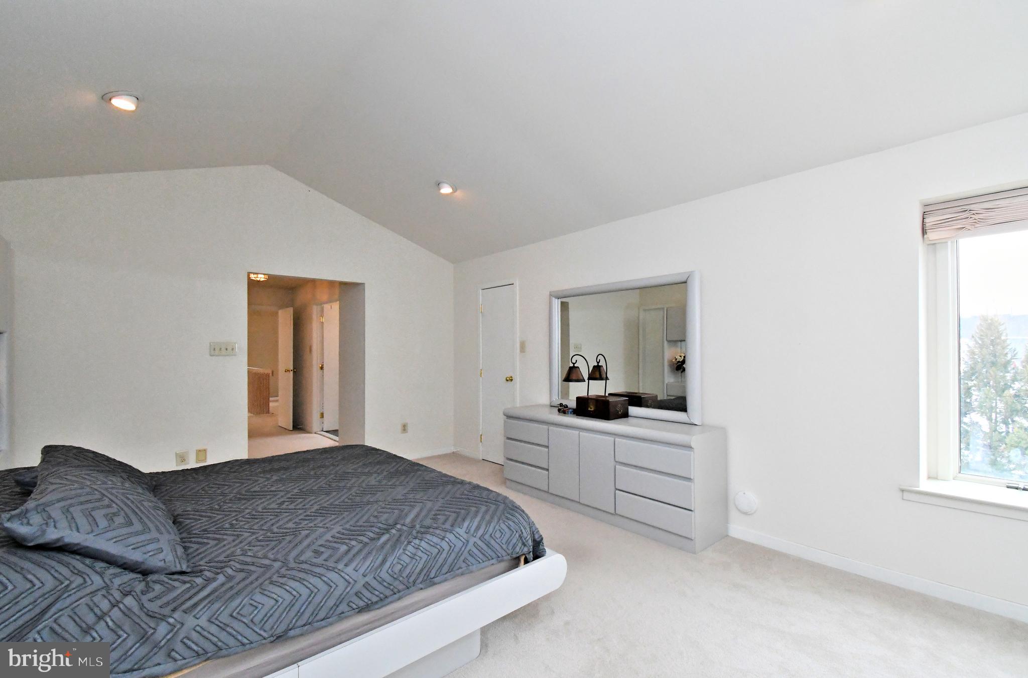 HILLS AT NORTHAMPT - Residential