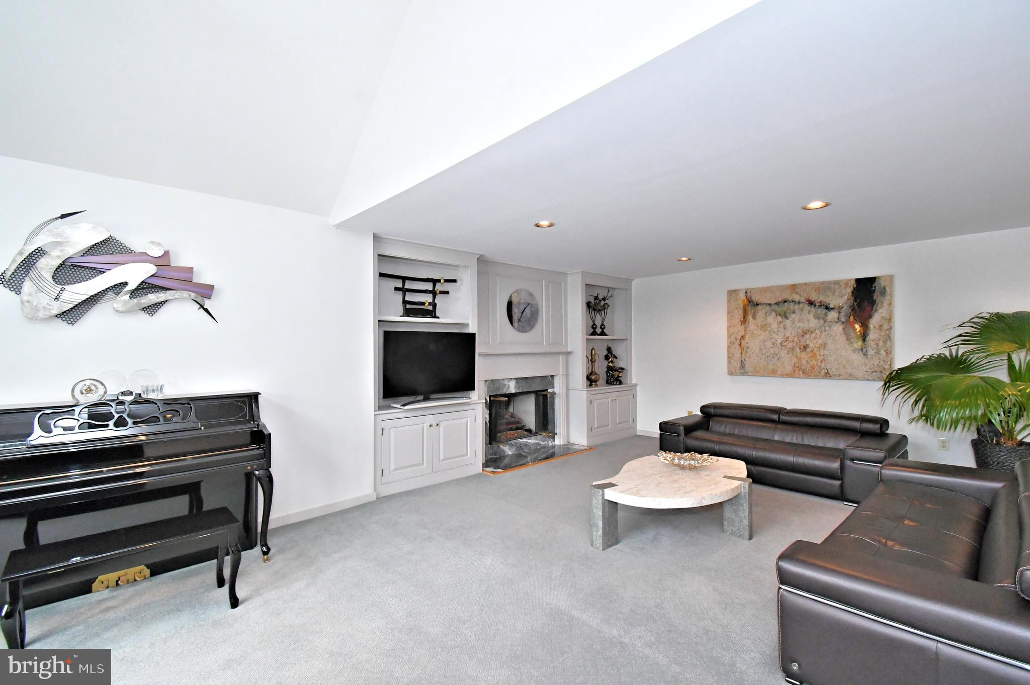 HILLS AT NORTHAMPT - Residential