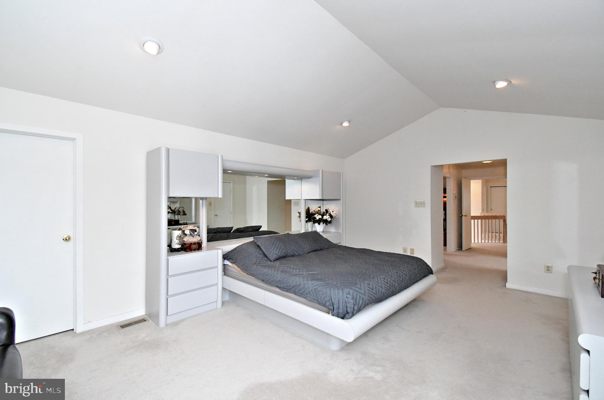 HILLS AT NORTHAMPT - Residential