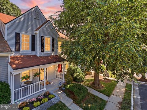 Townhouse For Sale - 6324 Chimney Wood Court<br/> ALEXANDRIA, VA 22306