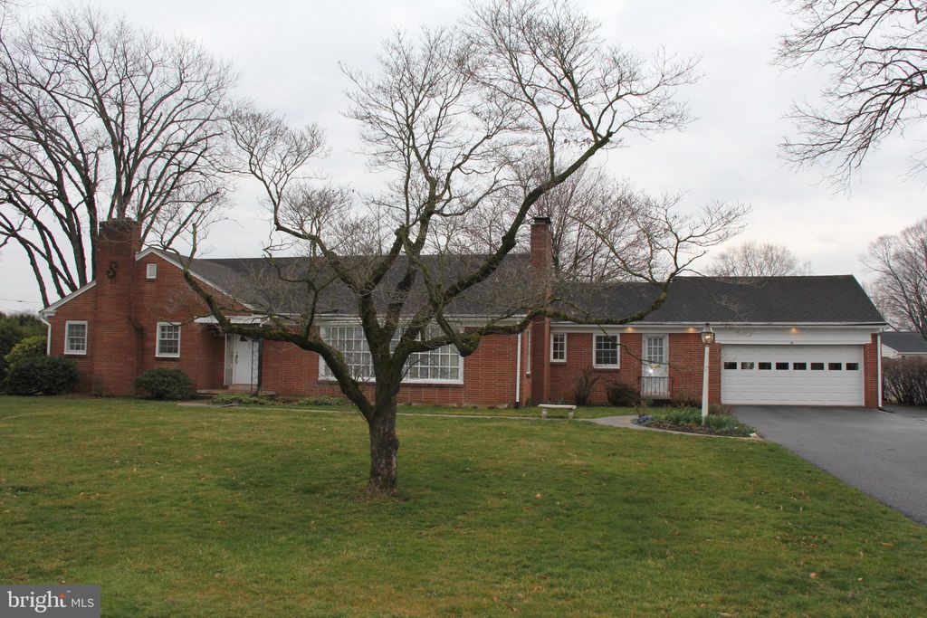 Photo of 80 ELIZABETH ST, LANDISVILLE, PA 17538 (MLS # PALA2032370)