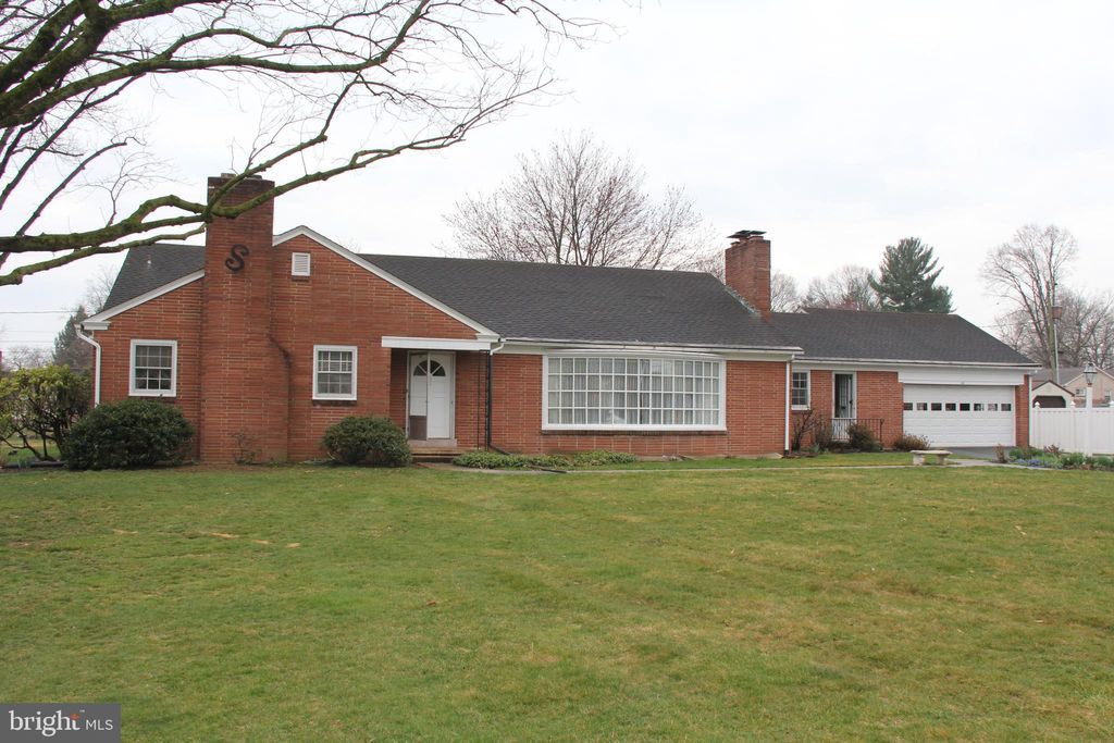 Photo of 80 ELIZABETH ST, LANDISVILLE, PA 17538 (MLS # PALA2032370)