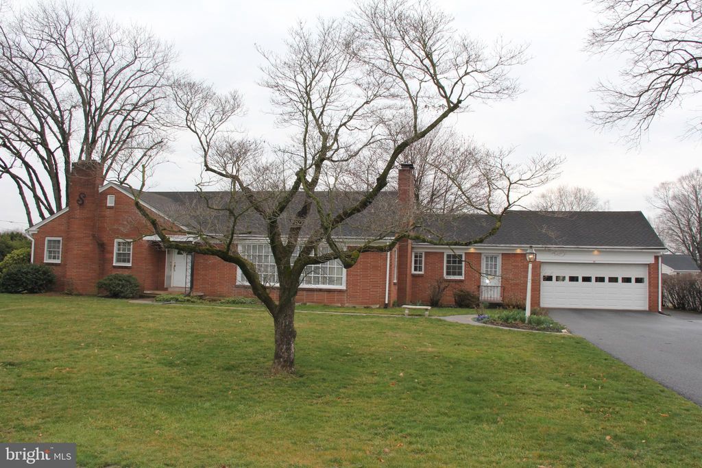 Photo of 80 ELIZABETH ST, LANDISVILLE, PA 17538 (MLS # PALA2032370)
