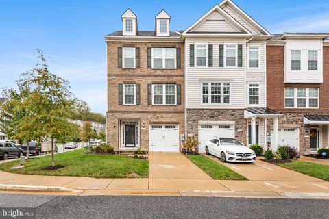 Property photo of 5000 Forest Pines Drive, Upper Marlboro, MD 20772