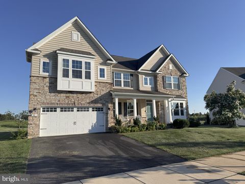 Photo of 8 Melissa Drive, MIDDLETOWN, DE 19709 (MLS # DENC2090110)