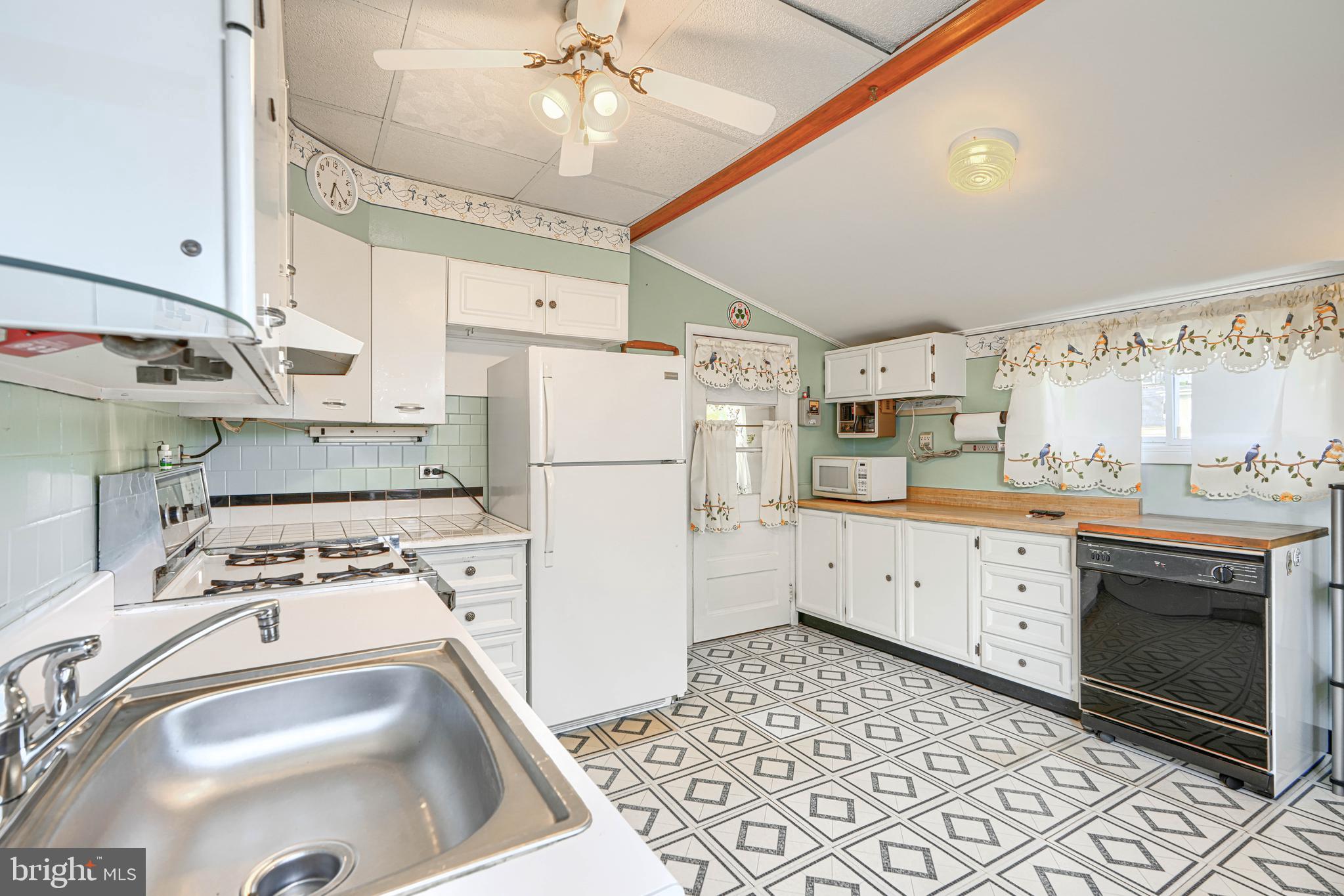 HAMILTON HILLS - Residential