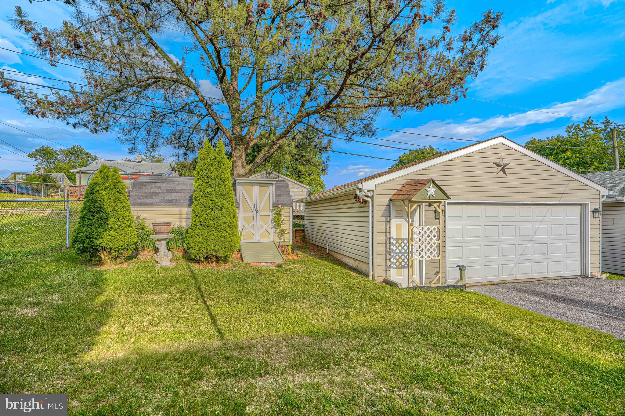 HAMILTON HILLS - Residential