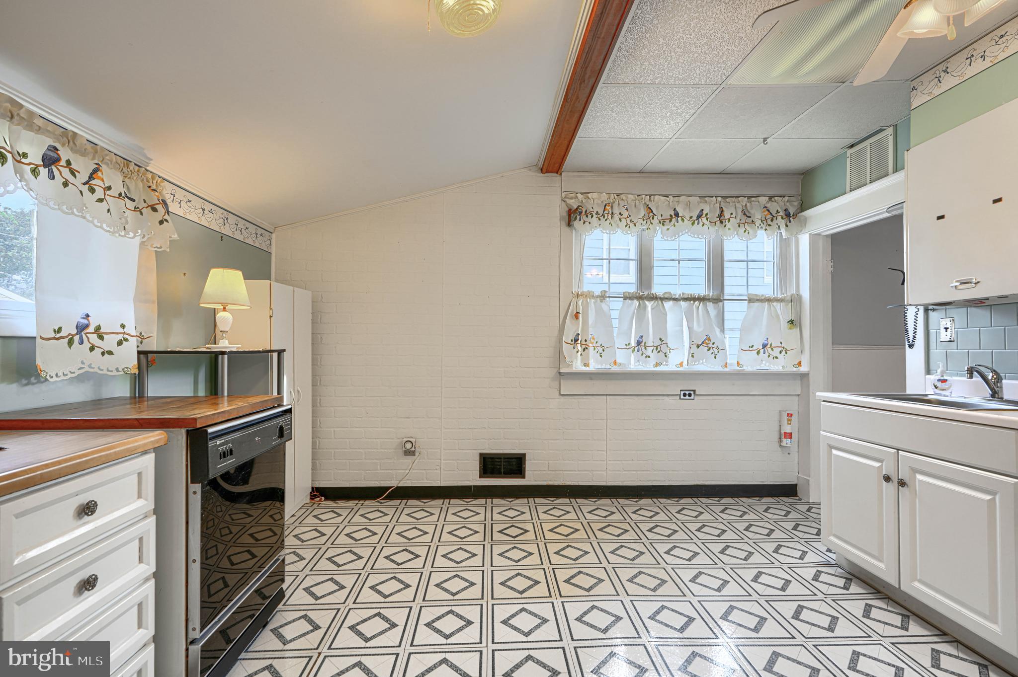 HAMILTON HILLS - Residential