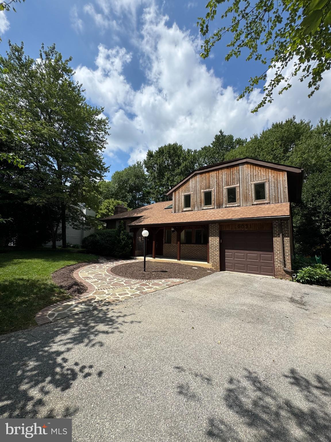 9031 SHINLEAF COURT