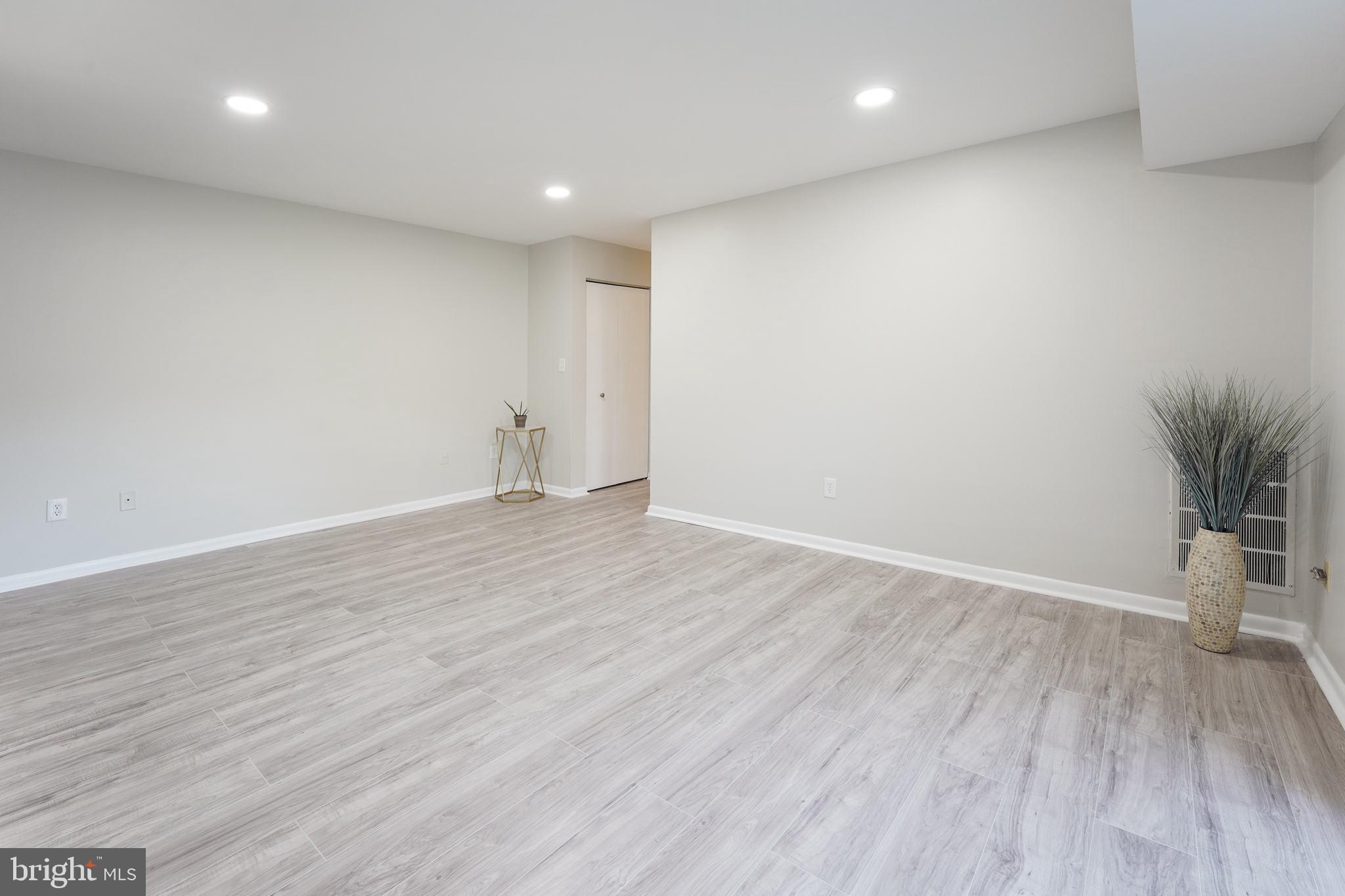 RIVER TERRACE - Residential Lease