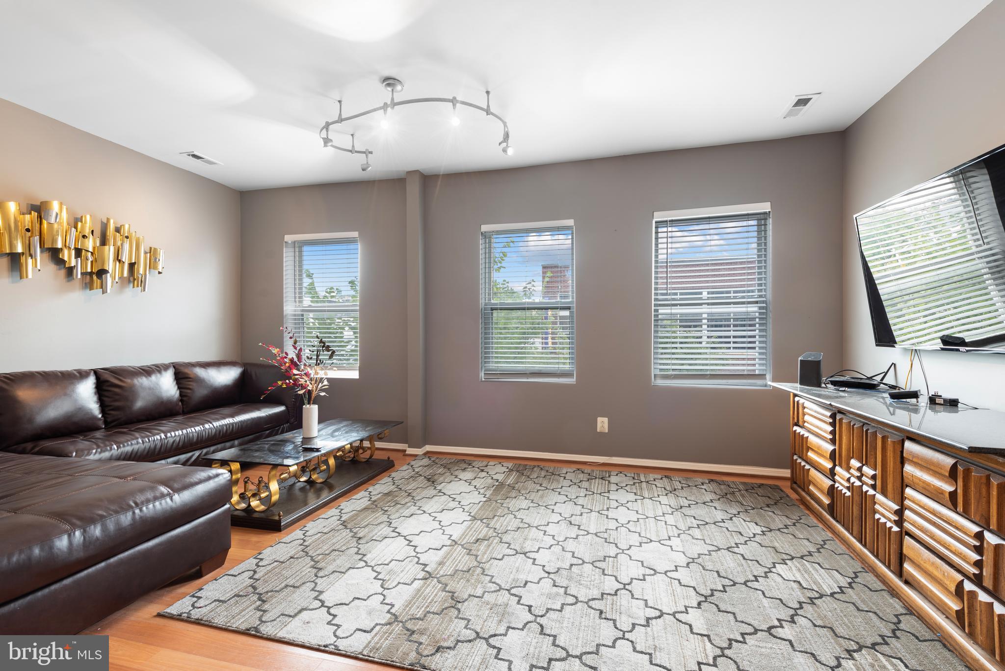 STATION NORTH ARTS DISTRICT - Residential Income