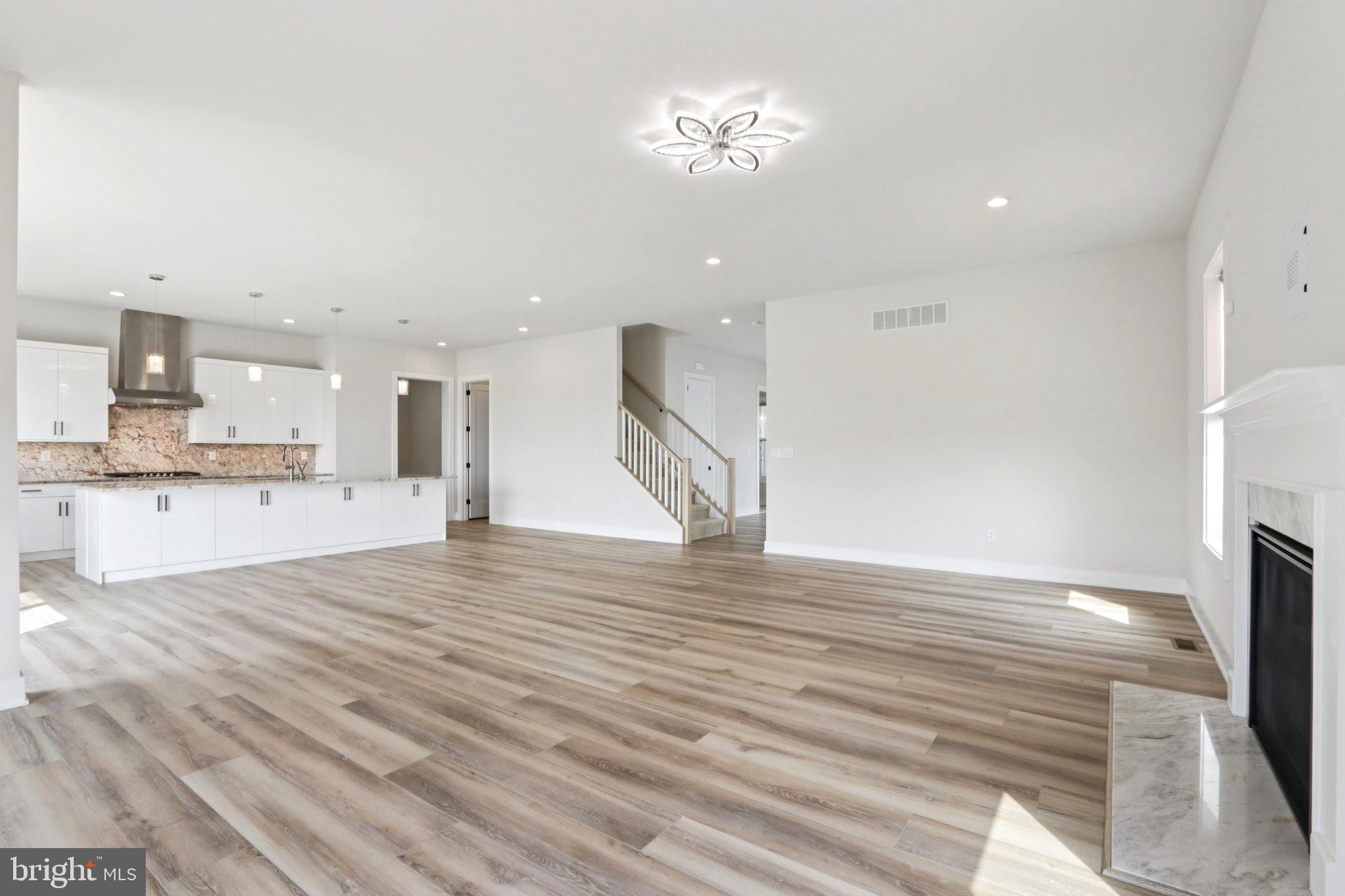 RESERVE AT CENTER SQUARE - Residential