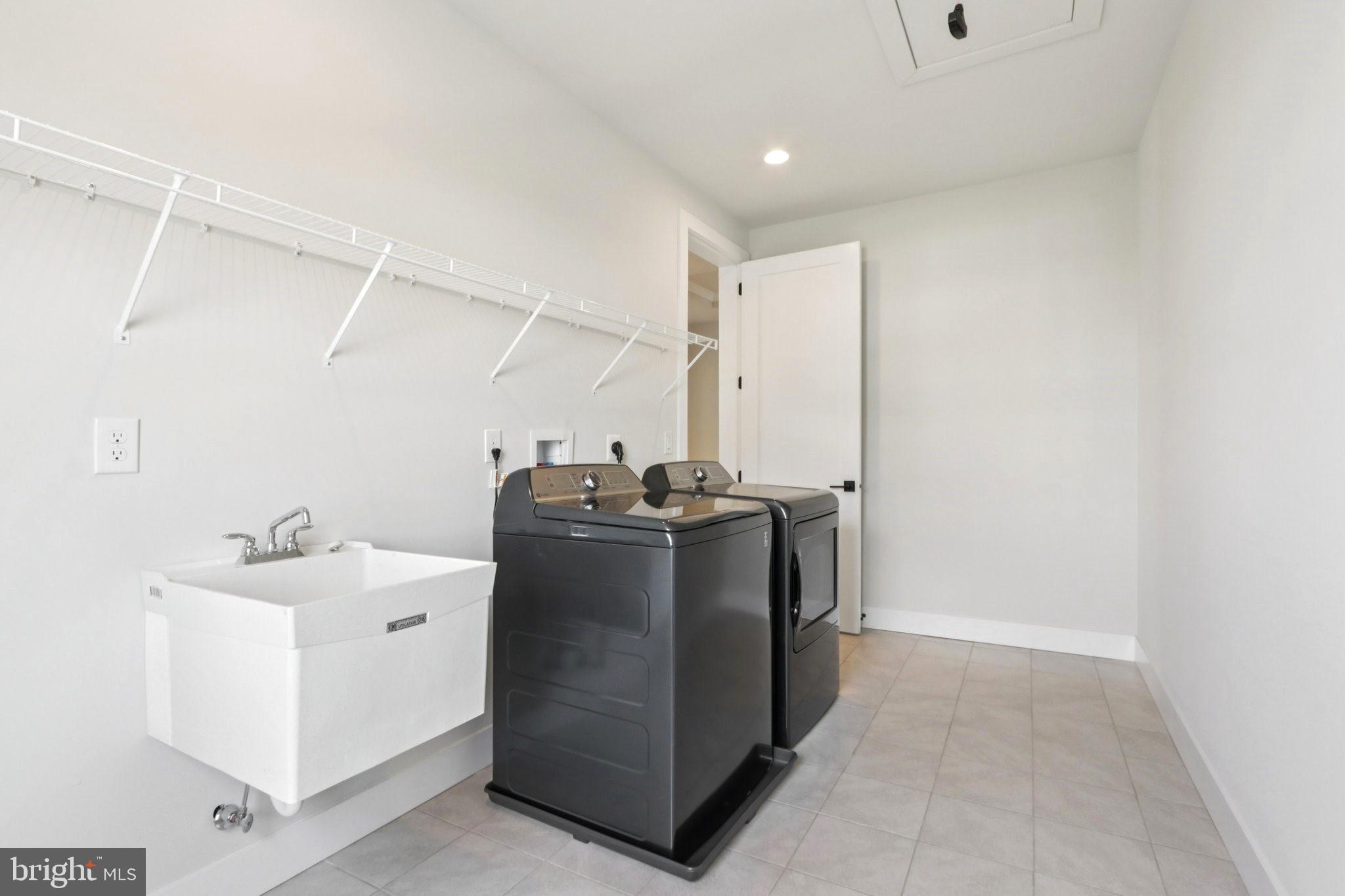 RESERVE AT CENTER SQUARE - Residential