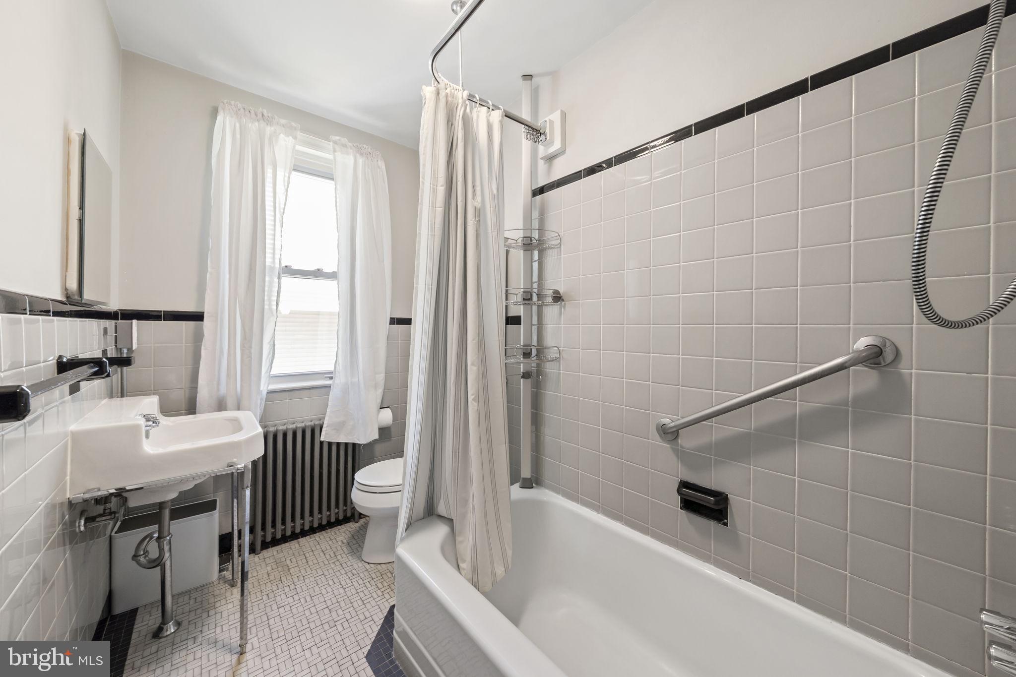 CLIFTON HEIGHTS - Residential