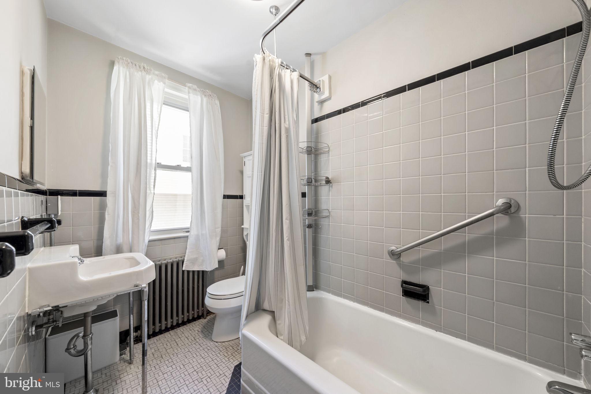 CLIFTON HEIGHTS - Residential