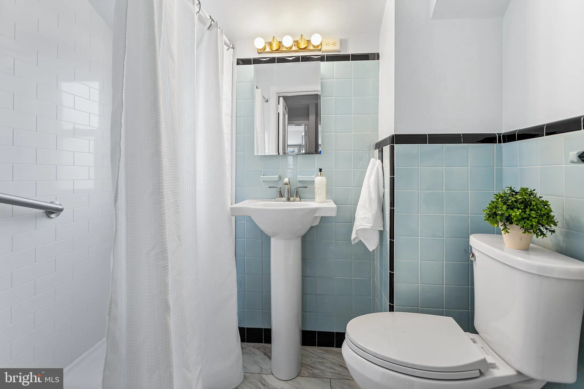 Folsom, Pennsylvania 19033, United States, 3 Bedrooms Bedrooms, ,2 BathroomsBathrooms,Residential,Pending,87862