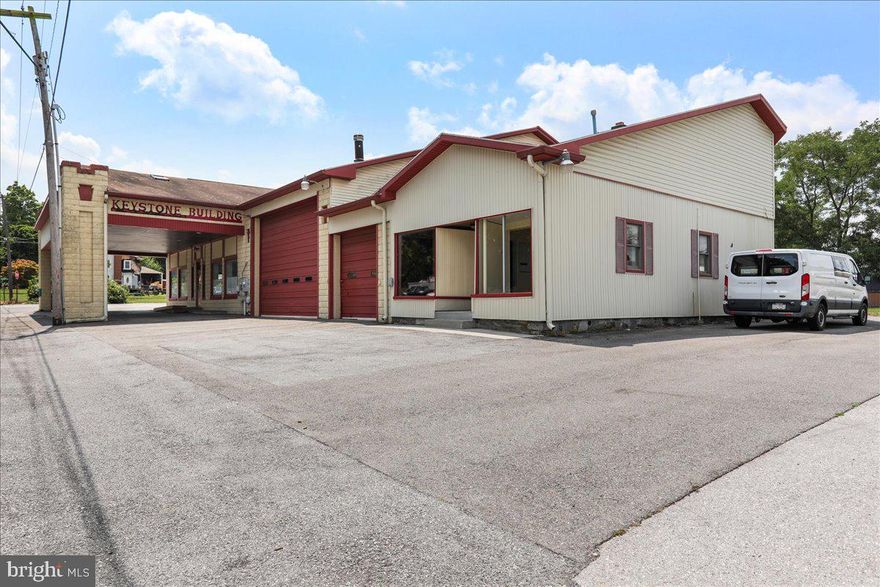 Looking for a great business location in Pennsylvania? Check this out! Rental opportunity in Blue Ridge Summit - close to Cascade Maryland! 
Additional options - rent all three spaces in building or each unit is available to be rented individually, see additional listings:  PAFL2022256 and PAFL2022260. Office rentals have first option and right-of-refusal for rental of the center garage space. Garage rental is only available individually after both offices have been rented.