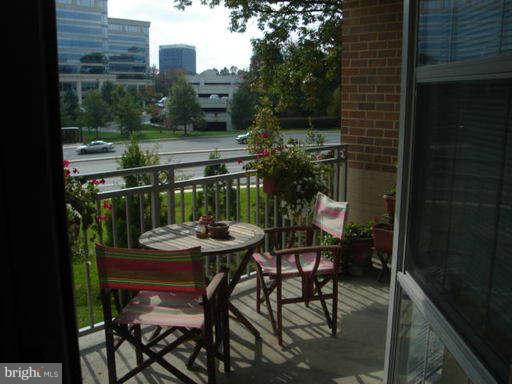 CARLTON HOUSE - Residential Lease