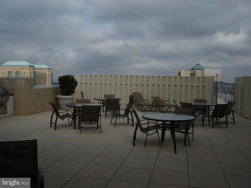 CARLTON HOUSE - Residential Lease