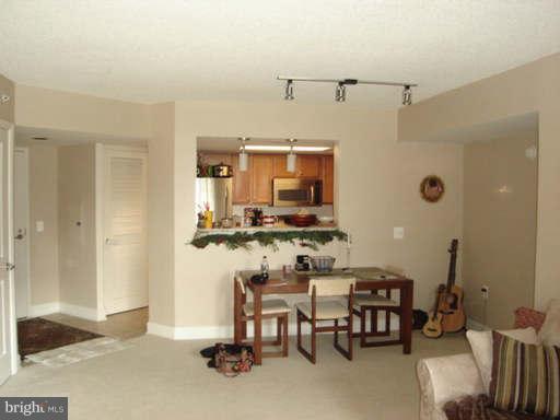 CARLTON HOUSE - Residential Lease