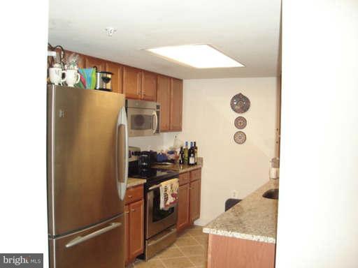 CARLTON HOUSE - Residential Lease