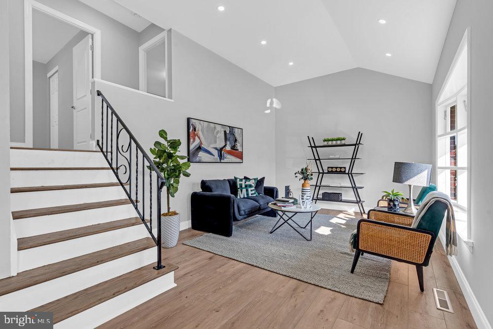 328 ITHACA AVENUE