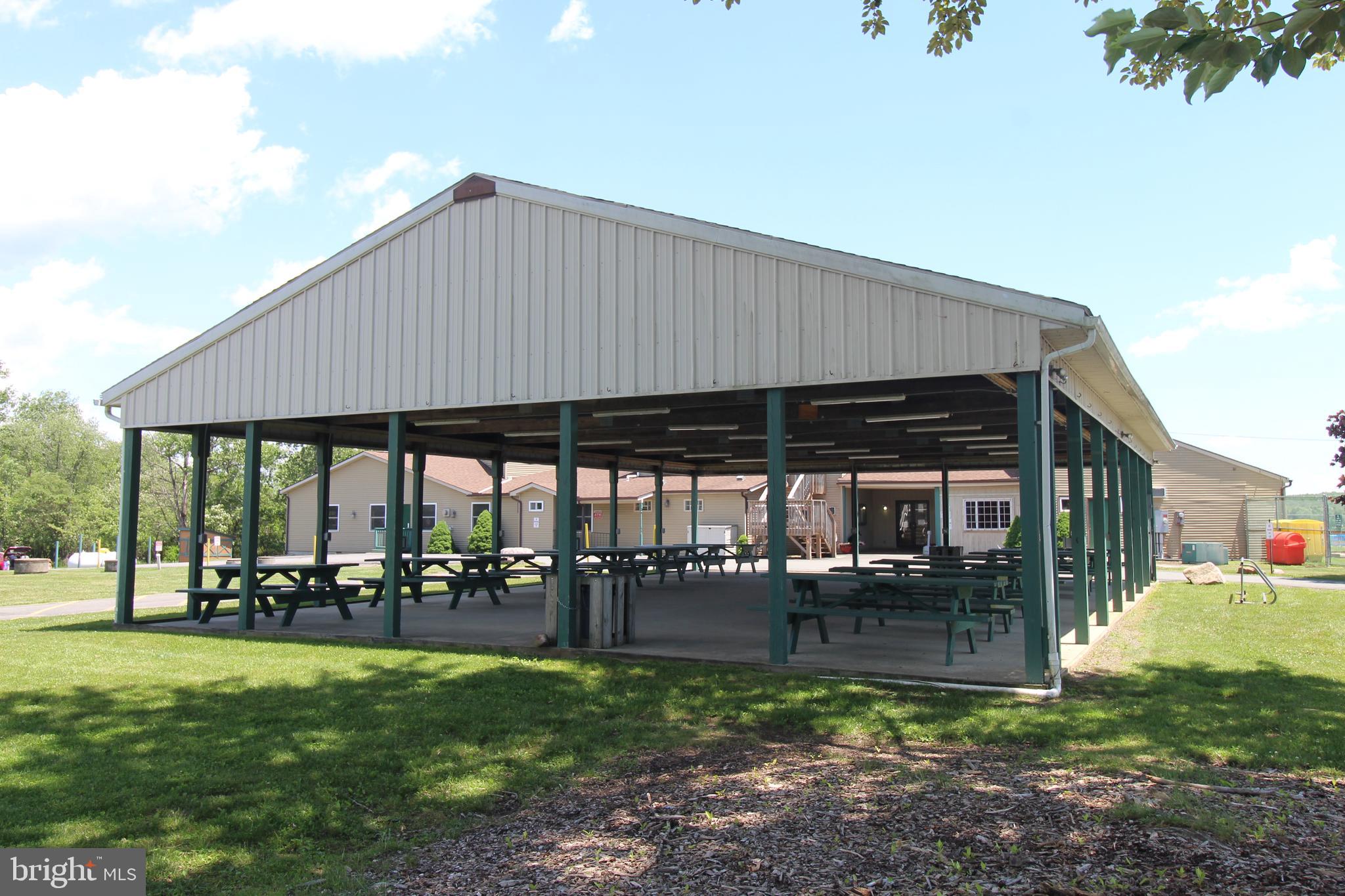 TOWAMENSING TRAILS - Residential