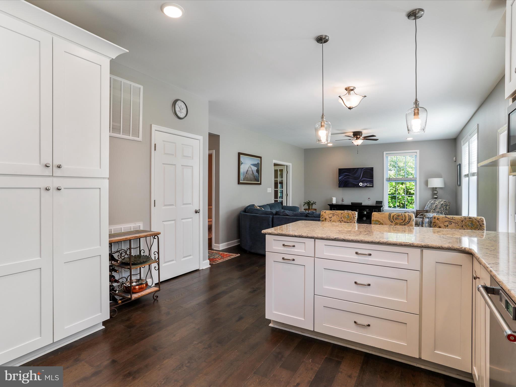 WALKER MANOR - Residential