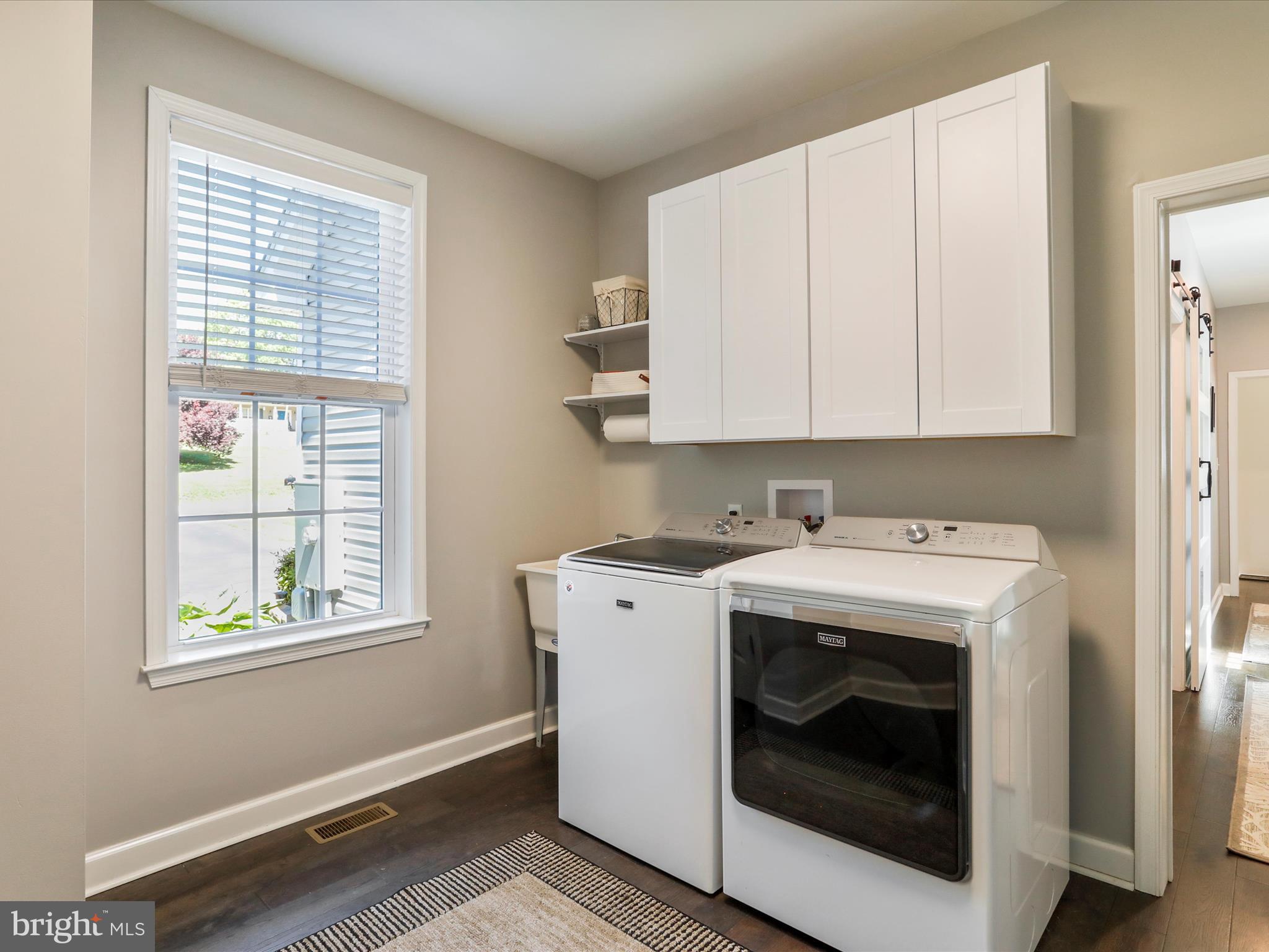 WALKER MANOR - Residential