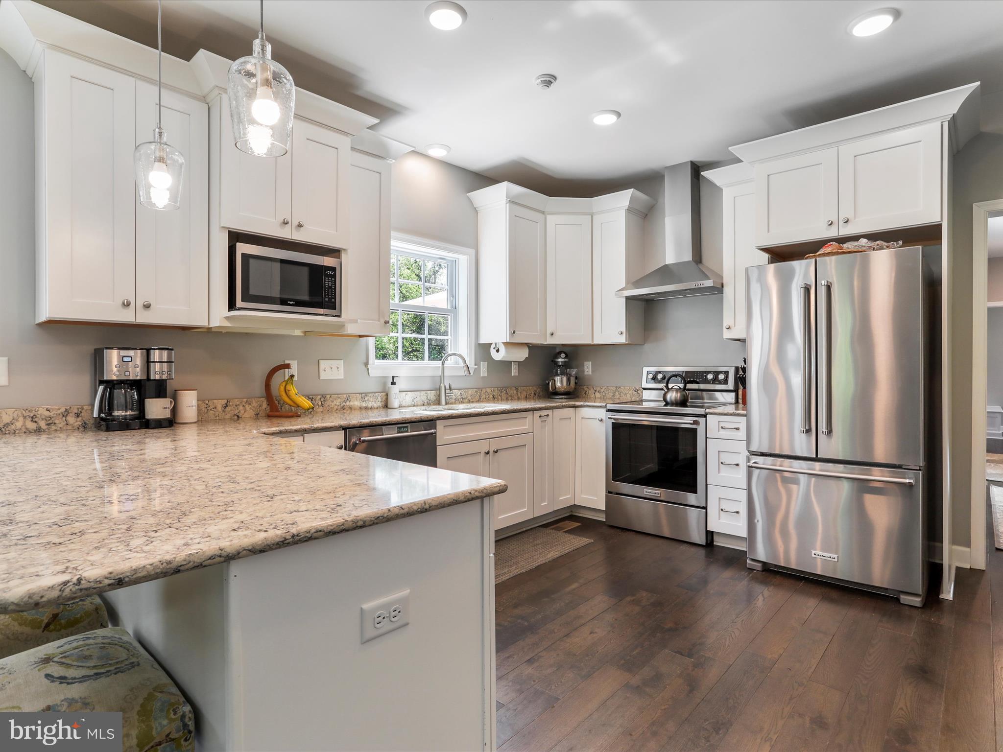 WALKER MANOR - Residential