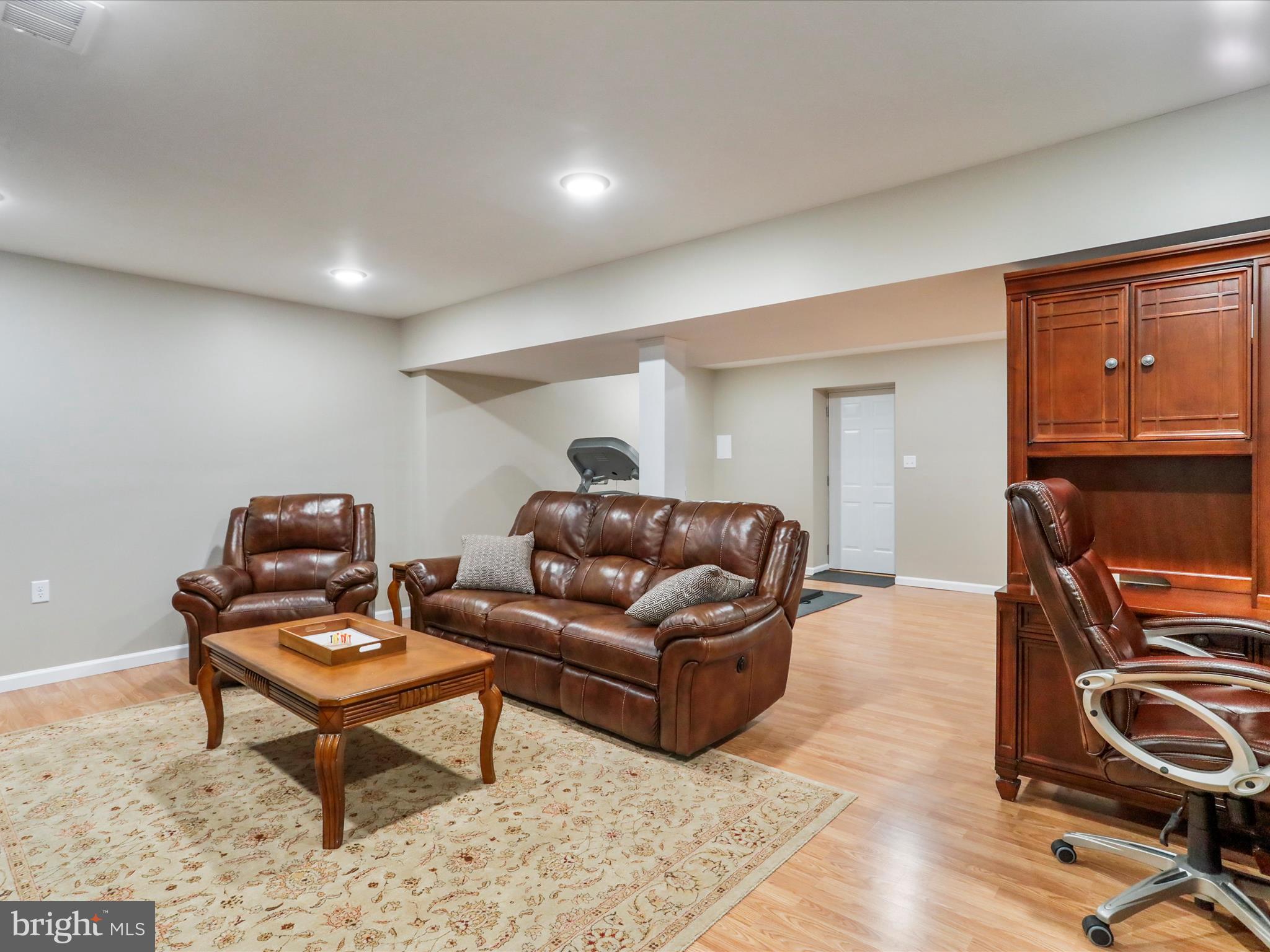 WALKER MANOR - Residential