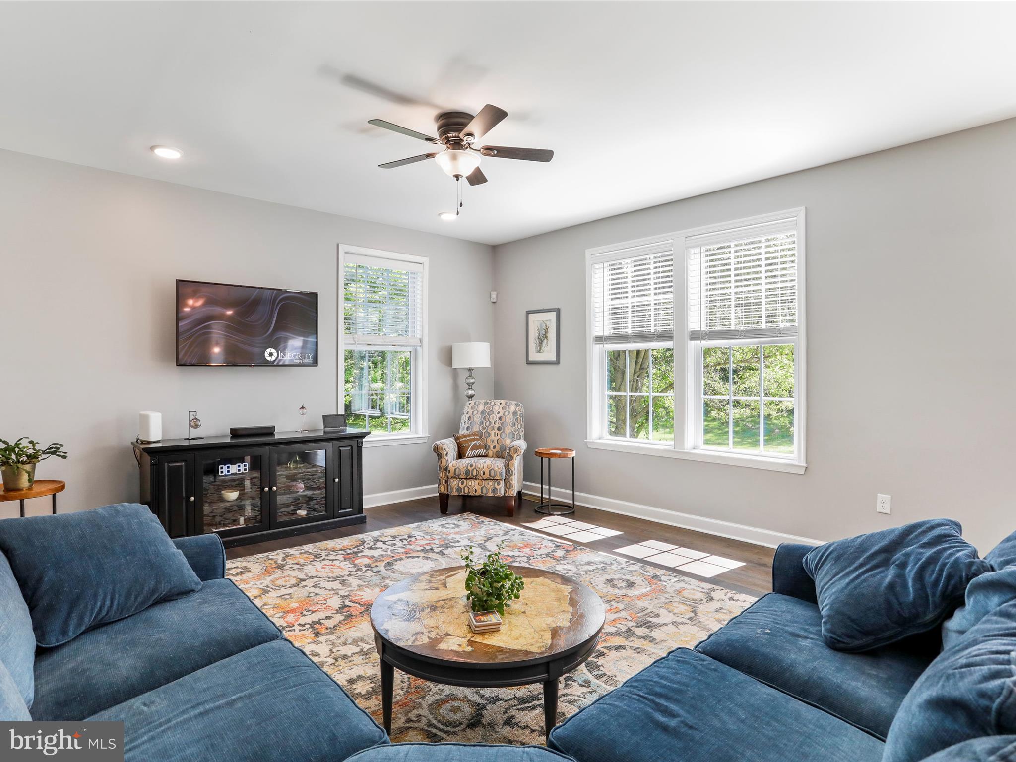 WALKER MANOR - Residential