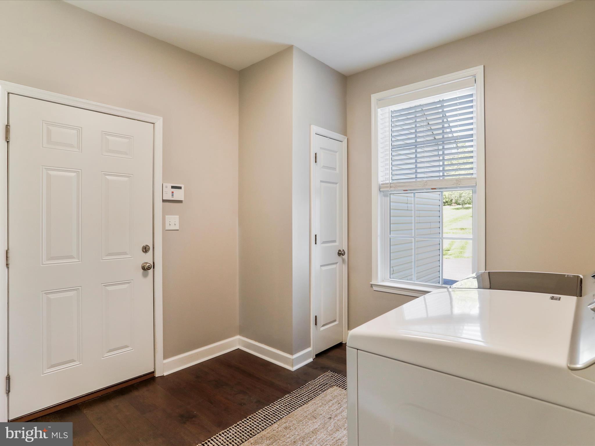 WALKER MANOR - Residential