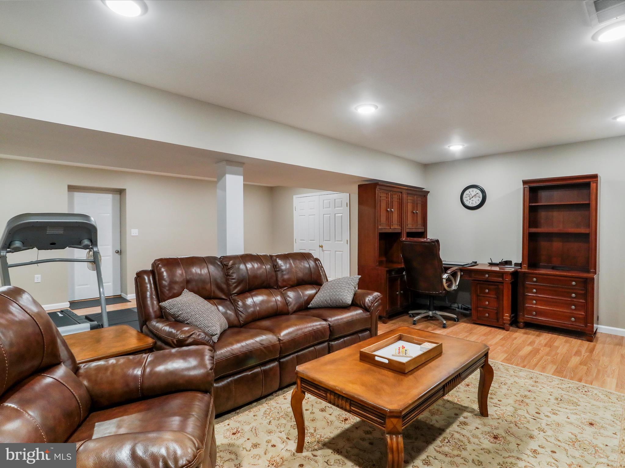 WALKER MANOR - Residential