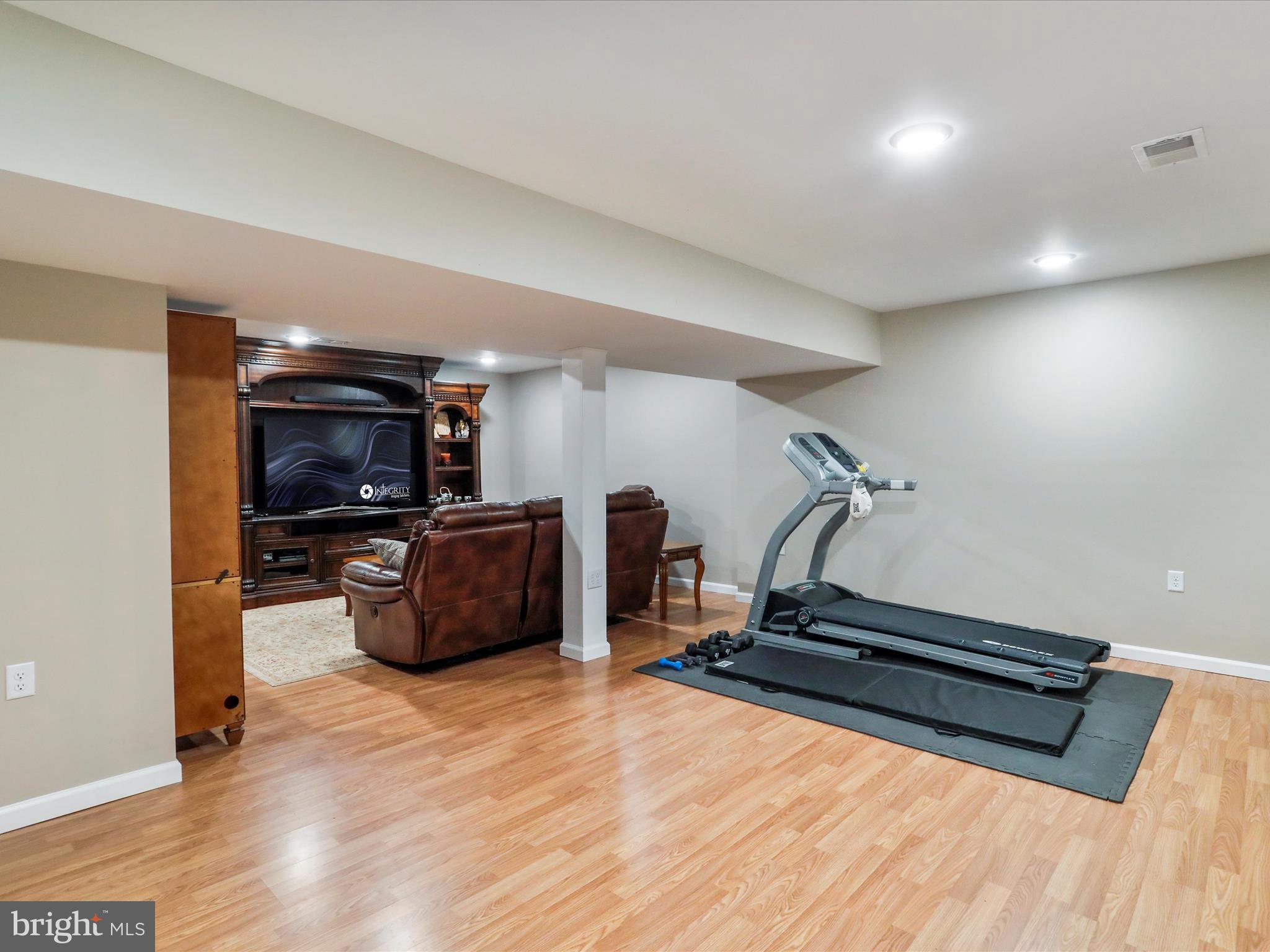 WALKER MANOR - Residential