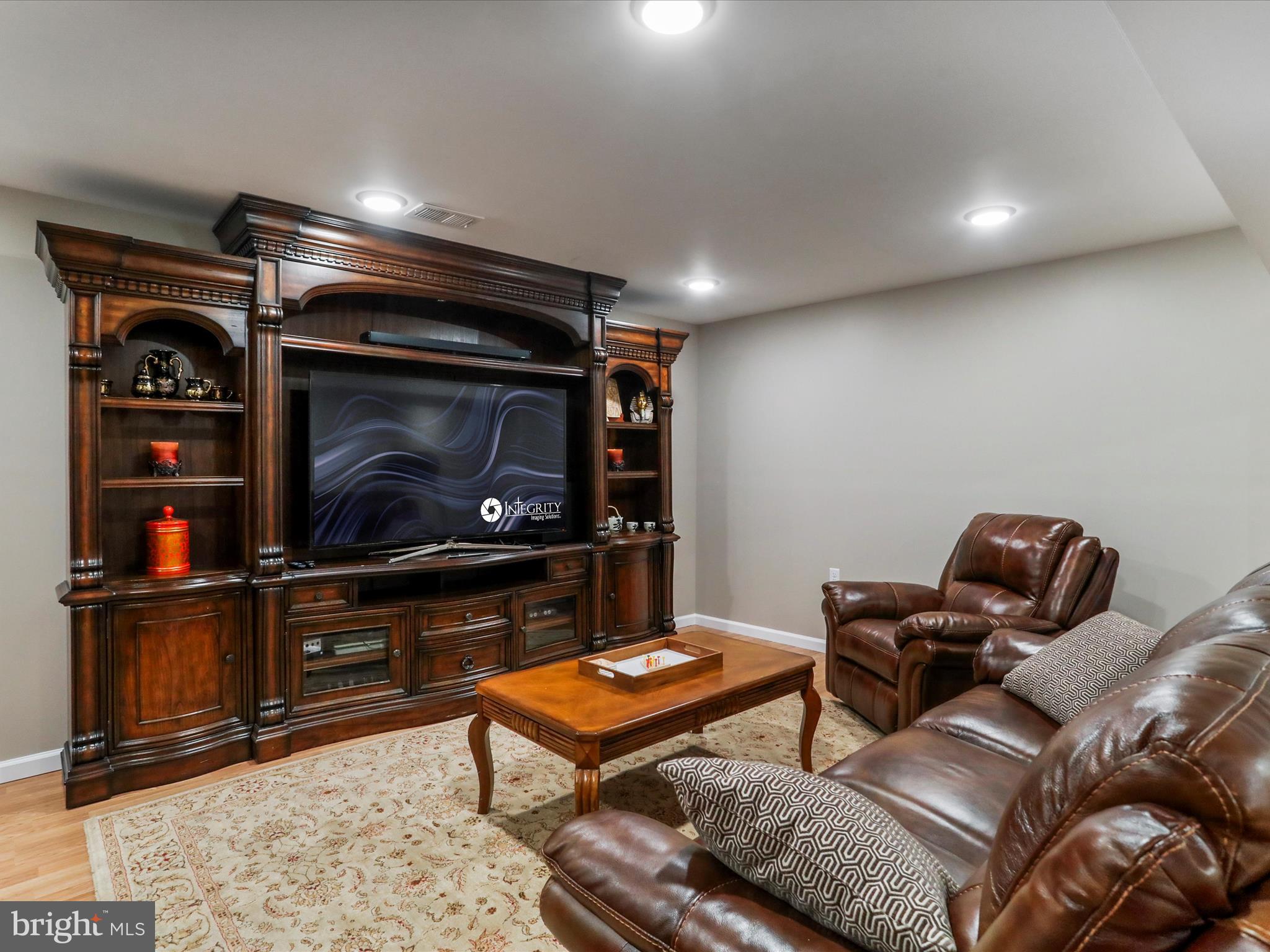 WALKER MANOR - Residential